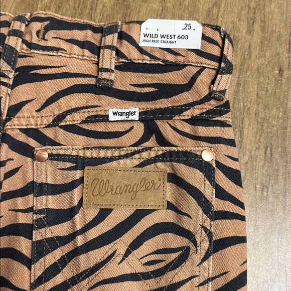 Wrangler nwt Tiger print tan black denim Wild West high rise straight crop jeans - Picture 5 of 11